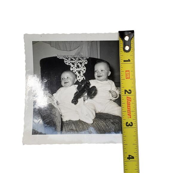 Vtg Cute Infants Posing Together on Sofa Monochrome Photography Found Snapshot - Picture 3 of 4